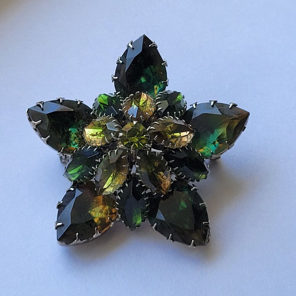 Vintage Green Rhinestone Star Brooch Dogtooth Prong Large Domed Silver